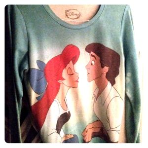The little mermaid kiss the girl top.